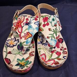 Open Toe Floral Sandals
